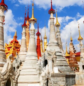 สักการะ 6 พระธาตุ ตามเส้นทางสายบุญ ภาคอีสาน