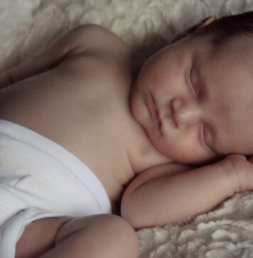 สาเหตุที่ลูกท้องอืดหลังจากดูดนม และวิธีป้องกัน