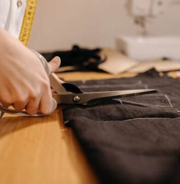 ซ่อมเสื้อผ้าขาดรุ่งริ่งให้กลับมาใหม่ ไอเดีย DIY ง่ายๆ ทำเองได้ที่บ้าน ซ่อมเสื้อผ้าขาดรุ่งริ่งให้กลับมาใหม่