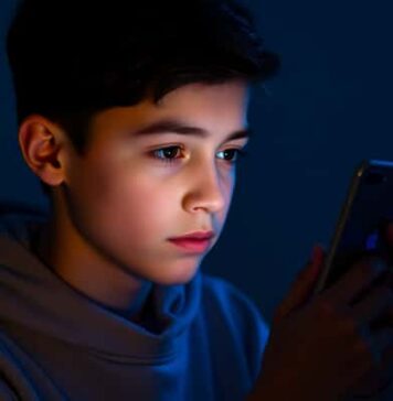 Deep Fake กับวัยรุ่น อันตรายอะไรที่ต้องระวัง ก่อนคลิปปลอมทำลายชีวิตจริง Deep Fake กับวัยรุ่น อันตรายอะไรที่ต้องระวัง ก่อนคลิปปลอมทำลายชีวิตจริง