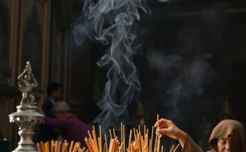 จุดธูปเผากำยานทุกวัน กระทบมลพิษไหม? มองให้ครบทั้งศรัทธา สุขภาพ และโลก จุดธูปเผากำยานทุกวัน กระทบมลพิษไหม? มองให้ครบทั้งศรัทธา สุขภาพ และโลก