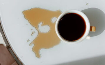 กาแฟหกใสพรมรถ: ทำไมสารพัดวิธีบ้านๆ ถึงไม่เคยช่วย และจะเช็ดแบบไหนไม่ให้ทิ้งคราบดำฝังลึก กาแฟหกใสพรมรถ: ทำไมสารพัดวิธีบ้านๆ ถึงไม่เคยช่วย และจะเช็ดแบบไหนไม่ให้ทิ้งคราบดำฝังลึก